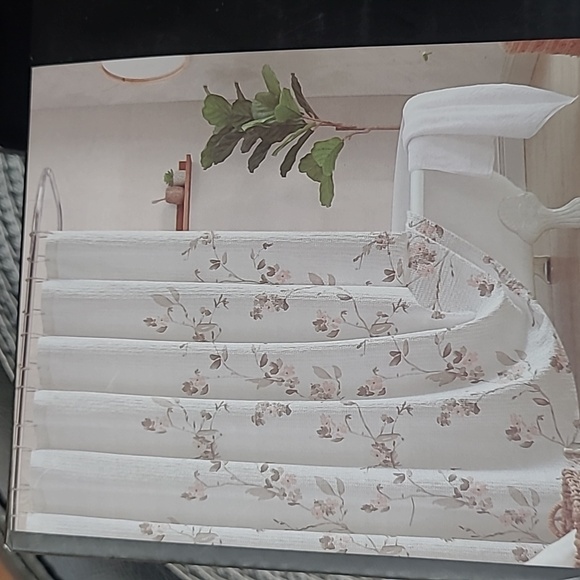 🚿 DKNY Shower Curtain - Picture 3 of 7